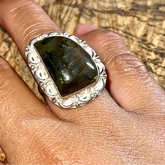 Labradorite Ring Size 7 - Picture 2 of 6